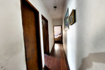 Casa Térrea à venda no Bairro do Parque Panamericano na Estrada do Corredor