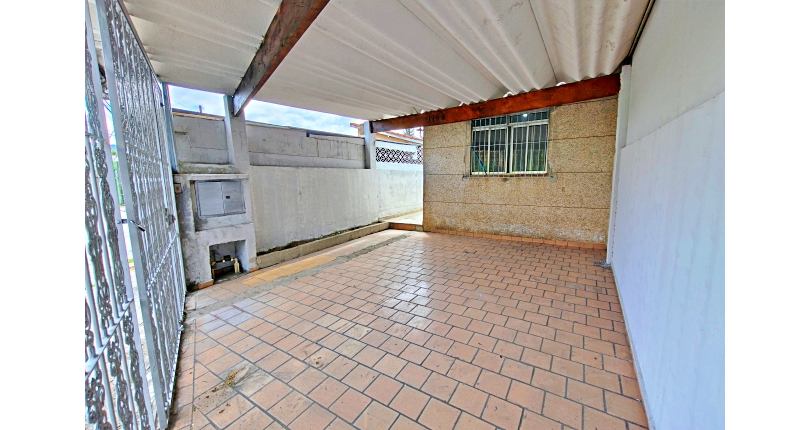 Casa Térrea à venda no Bairro do Parque Panamericano na Estrada do Corredor,