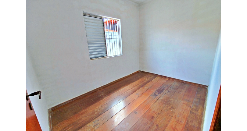 Casa Térrea à venda no Bairro do Parque Panamericano na Estrada do Corredor,