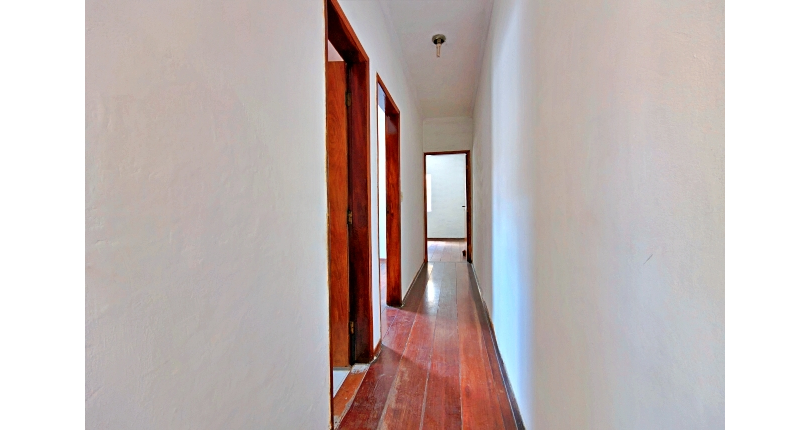 Casa Térrea à venda no Bairro do Parque Panamericano na Estrada do Corredor,