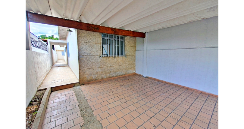 Casa Térrea à venda no Bairro do Parque Panamericano na Estrada do Corredor,