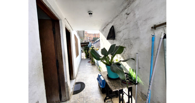 Casa Térrea à venda no Bairro do Parque Panamericano na Estrada do Corredor