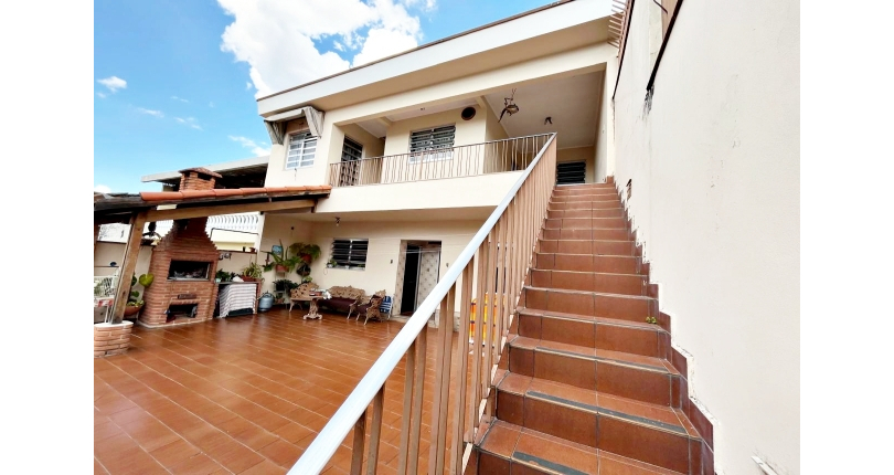 Casa assobradada à venda no Bairro da Vila Pereira Barreto na Rua Coronel Gordinho Filho