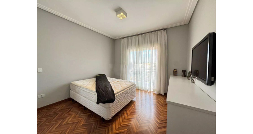 Sobrado à venda no Bairro do Parque São Domingos na Rua Luís Filgueira Souto