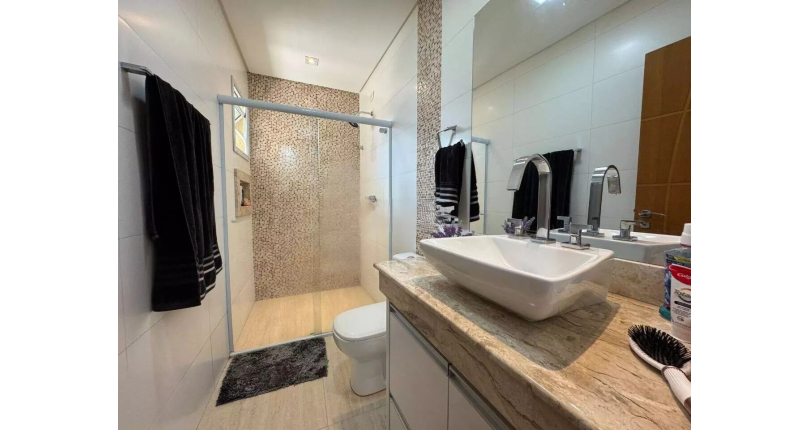 Sobrado à venda no Bairro do Parque São Domingos na Rua Luís Filgueira Souto