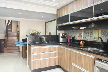 Ótimo Sobrado à venda no Bairro do Conjunto Residencial Vista Verde na Rua Desembargador Plínio Novaes de Andrade