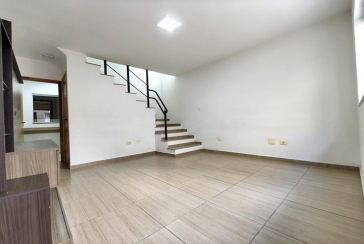 Lindo Sobrado à venda no Bairro da Vila Clarice na Avenida Myrim 100,