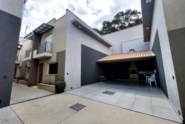 Lindo Sobrado à venda no Bairro da Vila Clarice na Avenida Myrim 100,