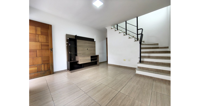 Lindo Sobrado à venda no Bairro da Vila Clarice na Avenida Myrim 100,