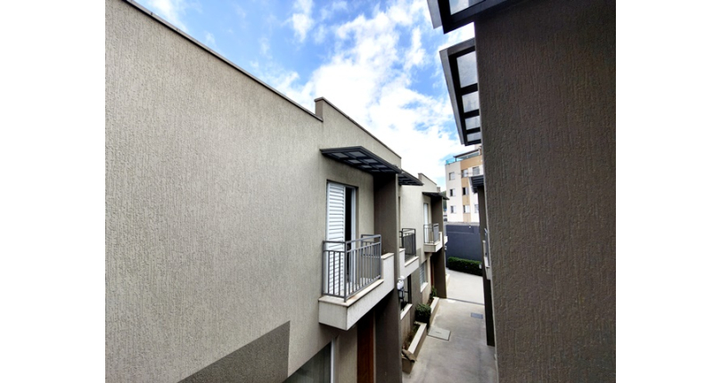 Lindo Sobrado à venda no Bairro da Vila Clarice na Avenida Myrim 100,