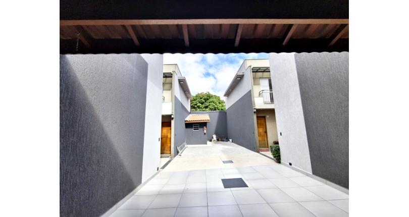 Lindo Sobrado à venda no Bairro da Vila Clarice na Avenida Myrim 100,