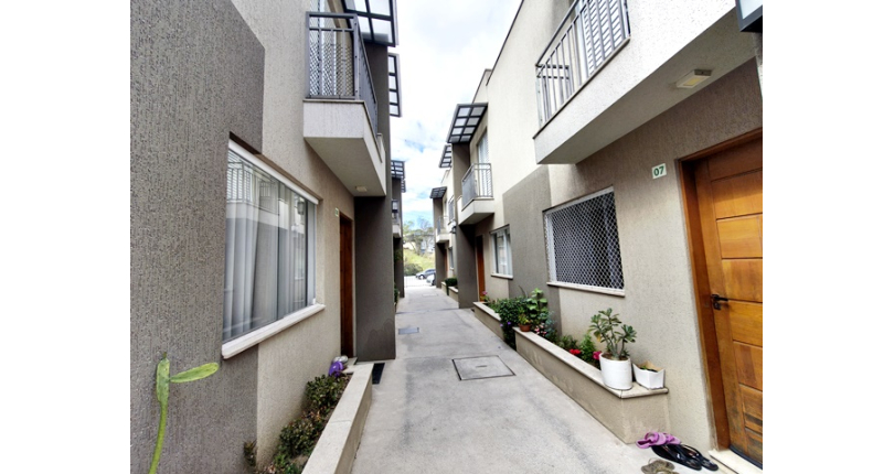 Lindo Sobrado à venda no Bairro da Vila Clarice na Avenida Myrim 100,