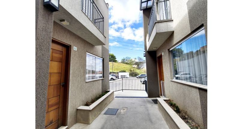 Lindo Sobrado à venda no Bairro da Vila Clarice na Avenida Myrim 100,