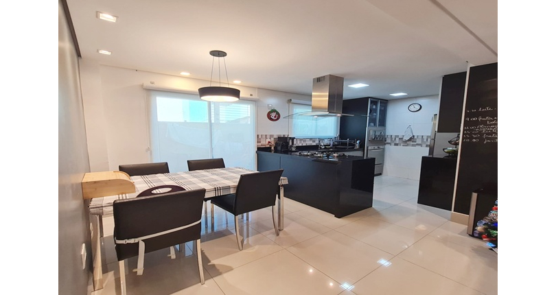 Lindo Sobrado à venda no Bairro da Vila Mangalot na Rua Jose Ataliba Ortiz 834, no Condomínio Boulevard Park,