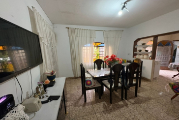 Casa à venda no Bairro do Parque Maria Domitila na Rua Mariana Camargo,