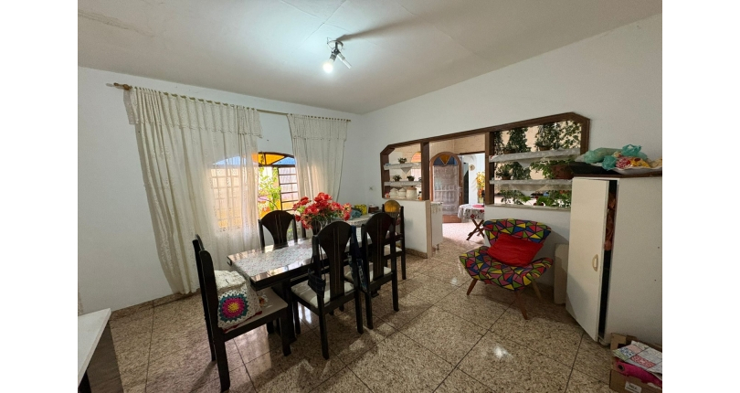 Casa à venda no Bairro do Parque Maria Domitila na Rua Mariana Camargo,