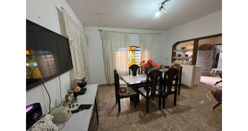 Casa à venda no Bairro do Parque Maria Domitila na Rua Mariana Camargo,