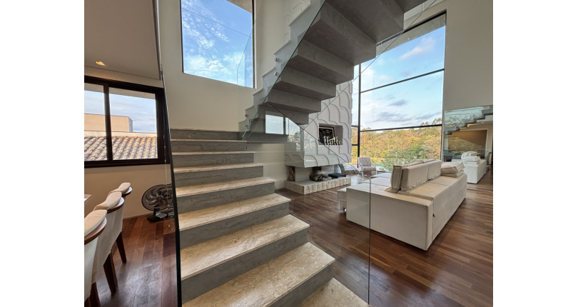 Sobrado semi novo à venda em Itatiba no Bairro da Residencial Fazenda Serrinha na Rua Fortunato Angelon