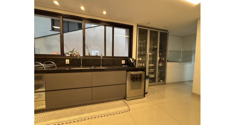 Sobrado semi novo à venda em Itatiba no Bairro da Residencial Fazenda Serrinha na Rua Fortunato Angelon