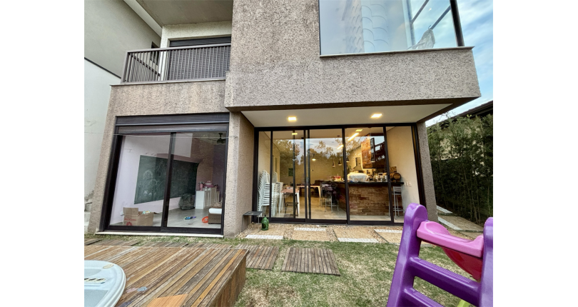 Sobrado semi novo à venda em Itatiba no Bairro da Residencial Fazenda Serrinha na Rua Fortunato Angelon