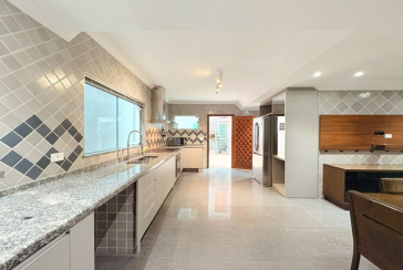 Sobrado à venda no Bairro do Parque São Domingos na Rua Homero Sales