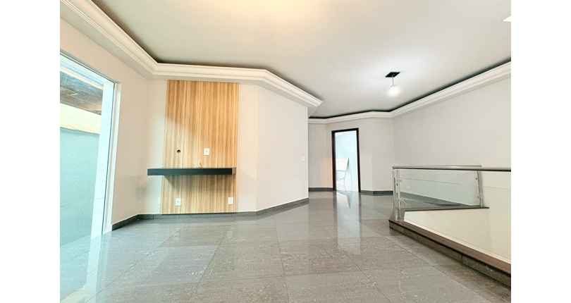 Sobrado à venda no Bairro do Parque São Domingos na Rua Homero Sales