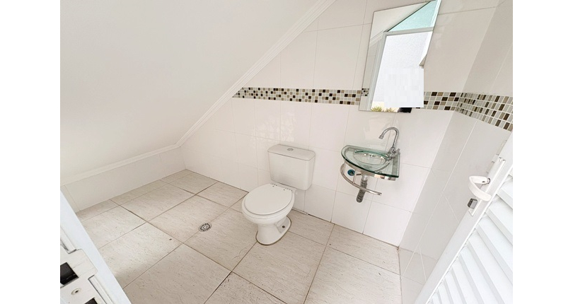 Sobrado à venda no Bairro do Parque São Domingos na Rua Homero Sales