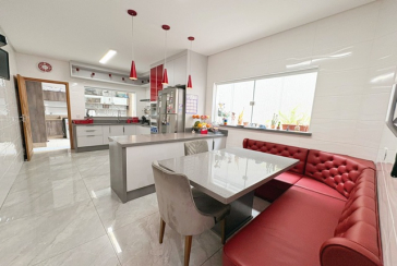  Lindo Sobrado à venda no Bairro do Parque São Domingos na Rua Dirceu de Almeida