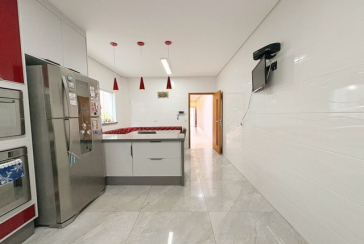  Lindo Sobrado à venda no Bairro do Parque São Domingos na Rua Dirceu de Almeida