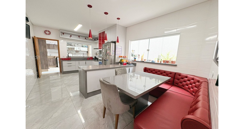  Lindo Sobrado à venda no Bairro do Parque São Domingos na Rua Dirceu de Almeida