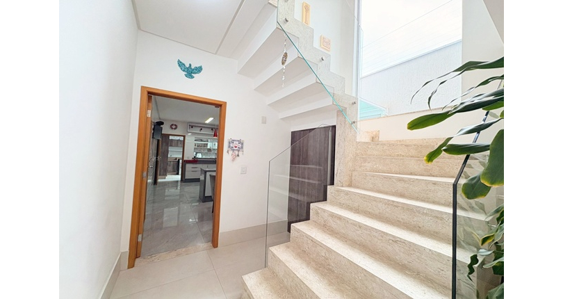  Lindo Sobrado à venda no Bairro do Parque São Domingos na Rua Dirceu de Almeida