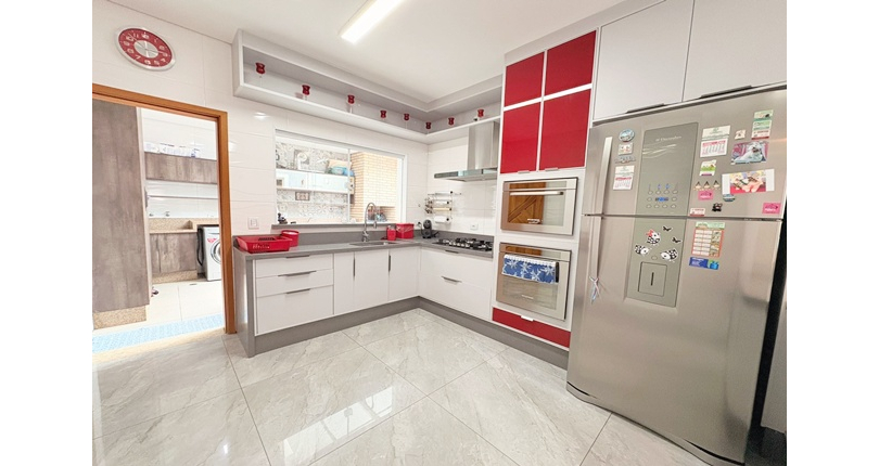  Lindo Sobrado à venda no Bairro do Parque São Domingos na Rua Dirceu de Almeida