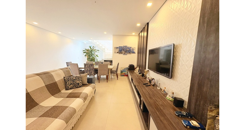  Lindo Sobrado à venda no Bairro do Parque São Domingos na Rua Dirceu de Almeida