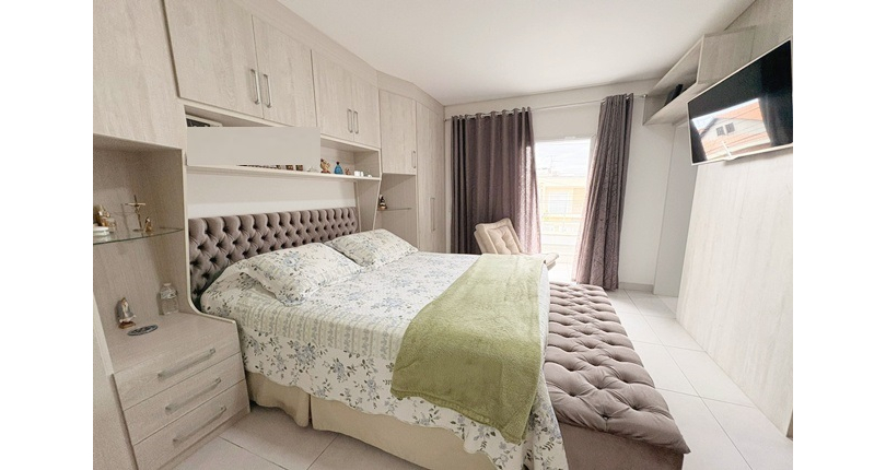  Lindo Sobrado à venda no Bairro do Parque São Domingos na Rua Dirceu de Almeida