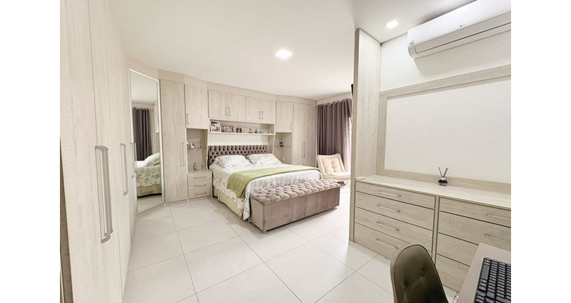  Lindo Sobrado à venda no Bairro do Parque São Domingos na Rua Dirceu de Almeida