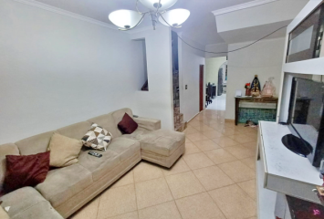 Ótimo Sobrado à venda no Bairro do Conjunto Residencial Vista Verde na Rua Ricardo Abed