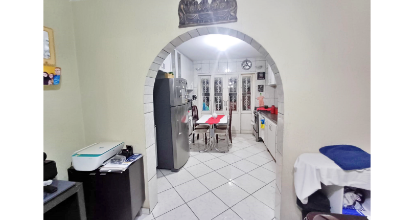 Ótimo Sobrado à venda no Bairro do Conjunto Residencial Vista Verde na Rua Ricardo Abed