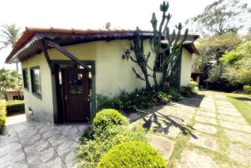 Linda Casa de Condomínio com Conforto e elegância à venda no Bairro da Chácara Jaraguá na Rua Santana do Araguaia