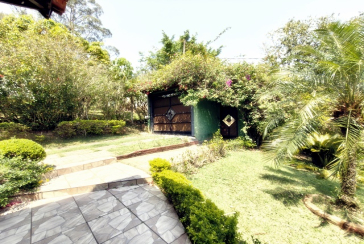 Linda Casa de Condomínio com Conforto e elegância à venda no Bairro da Chácara Jaraguá na Rua Santana do Araguaia