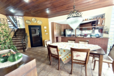 Linda Casa de Condomínio com Conforto e elegância à venda no Bairro da Chácara Jaraguá na Rua Santana do Araguaia