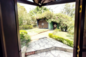 Linda Casa de Condomínio com Conforto e elegância à venda no Bairro da Chácara Jaraguá na Rua Santana do Araguaia
