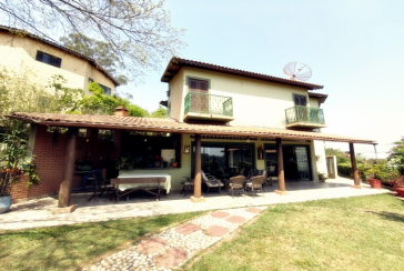 Linda Casa de Condomínio com Conforto e elegância à venda no Bairro da Chácara Jaraguá na Rua Santana do Araguaia