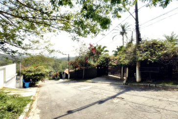 Linda Casa de Condomínio com Conforto e elegância à venda no Bairro da Chácara Jaraguá na Rua Santana do Araguaia