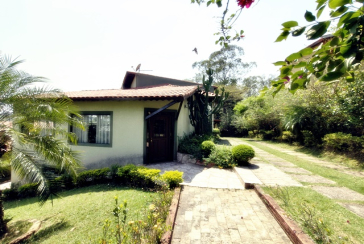 Linda Casa de Condomínio com Conforto e elegância à venda no Bairro da Chácara Jaraguá na Rua Santana do Araguaia