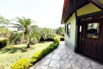 Linda Casa de Condomínio com Conforto e elegância à venda no Bairro da Chácara Jaraguá na Rua Santana do Araguaia