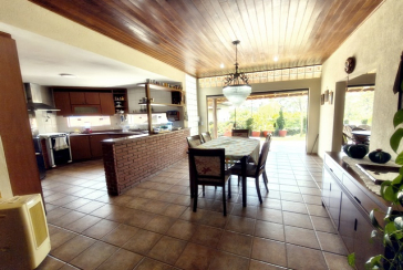 Linda Casa de Condomínio com Conforto e elegância à venda no Bairro da Chácara Jaraguá na Rua Santana do Araguaia