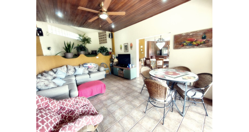 Linda Casa de Condomínio com Conforto e elegância à venda no Bairro da Chácara Jaraguá na Rua Santana do Araguaia