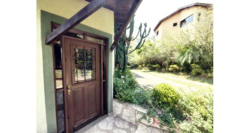 Linda Casa de Condomínio com Conforto e elegância à venda no Bairro da Chácara Jaraguá na Rua Santana do Araguaia
