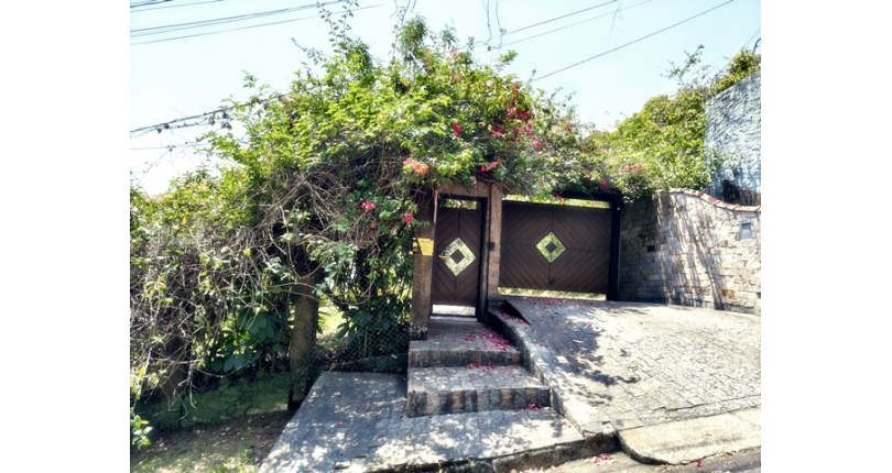 Linda Casa de Condomínio com Conforto e elegância à venda no Bairro da Chácara Jaraguá na Rua Santana do Araguaia