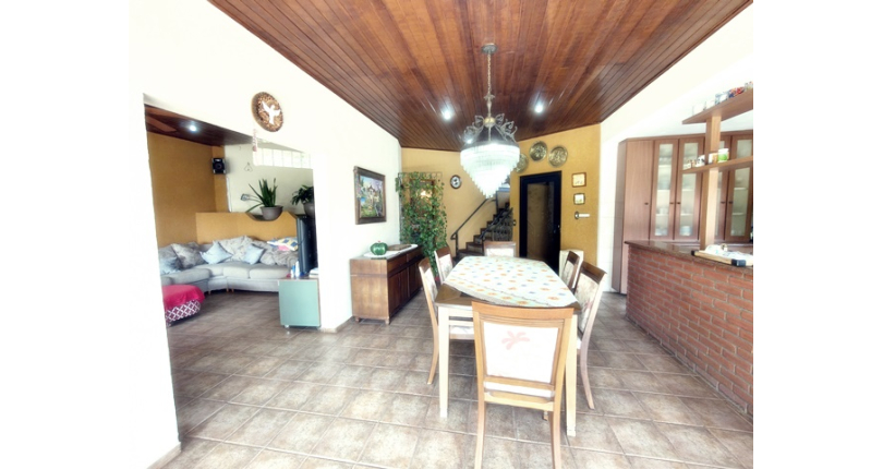 Linda Casa de Condomínio com Conforto e elegância à venda no Bairro da Chácara Jaraguá na Rua Santana do Araguaia